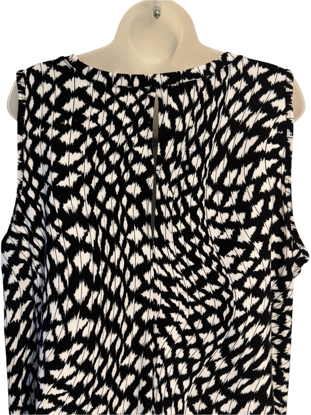 LANE BRYANT   Black/White Sleeveless Top Back Keyhole Detail PLUS: 22/24   #10 - Picture 4 of 9